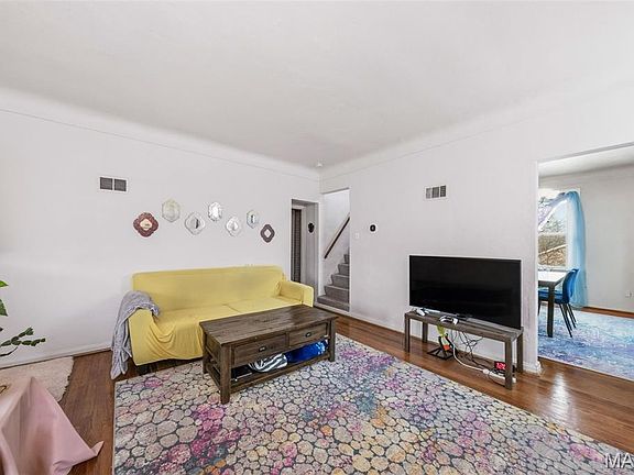 3rd image of 9726 Lackland Rd