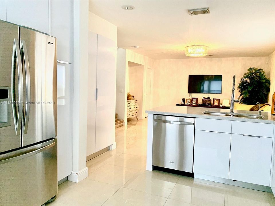 1st image of 4913 SW 32nd Way