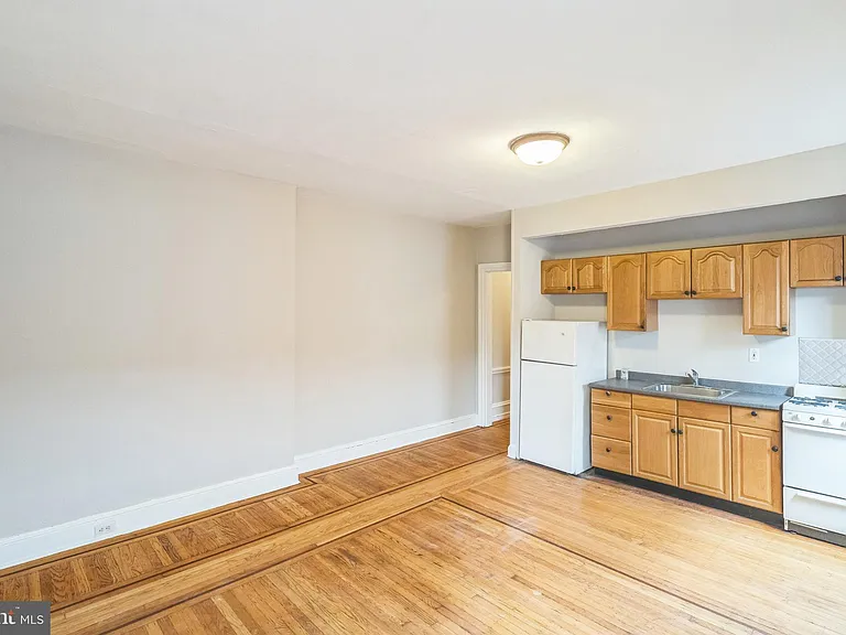 2116 Walnut St #3R — Photo 4