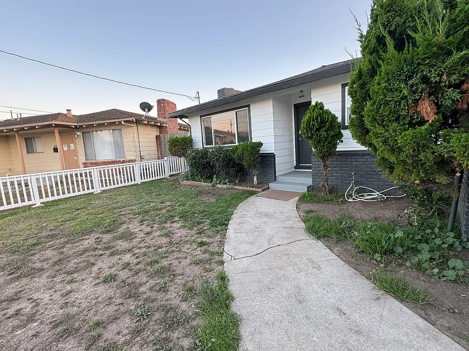 834 Camille Ct