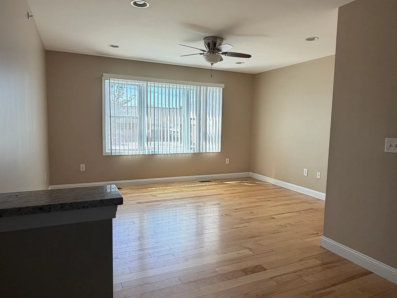 2 bed, 1000 sqft, $1,800 — Photo 4