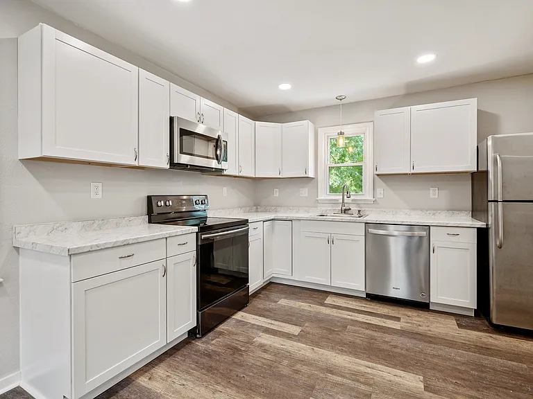 3302 S Park Rd — Photo 3