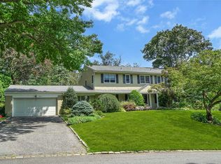 325 Chestnut Dr, Roslyn, NY 11576
