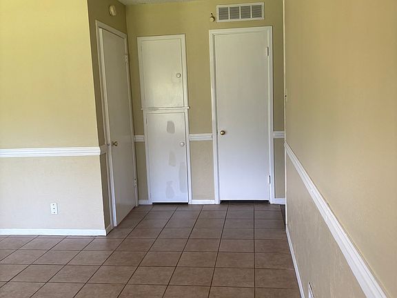 4th image of 2490 Garfield Ave
