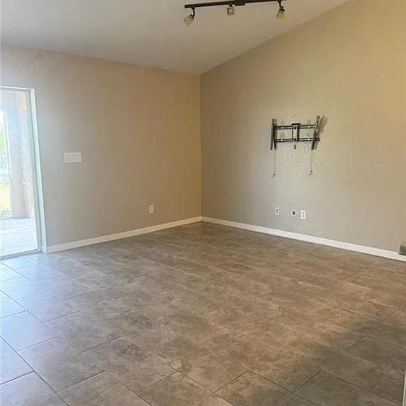 1917 NW 12th Ave — Photo 5