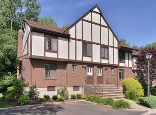 50 Holiday Ct #T050, River Vale, NJ 07675