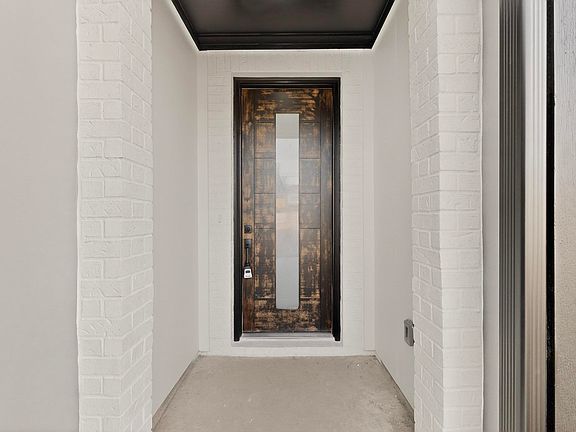 3rd image of 6039 Plum Dale Rd