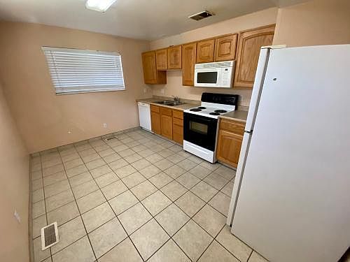 2nd image of 1468 W Pacific Ave APT 1