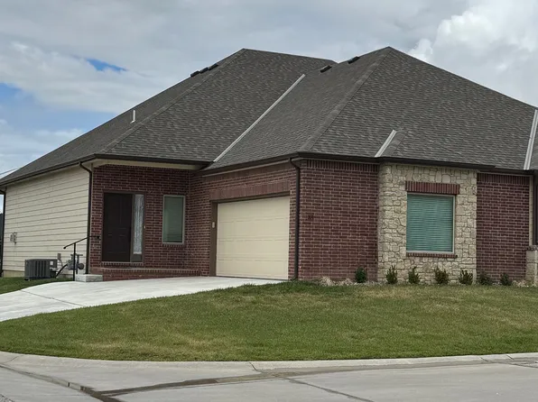 818 N McCloud Cir Unit 101, Andover, KS 67002