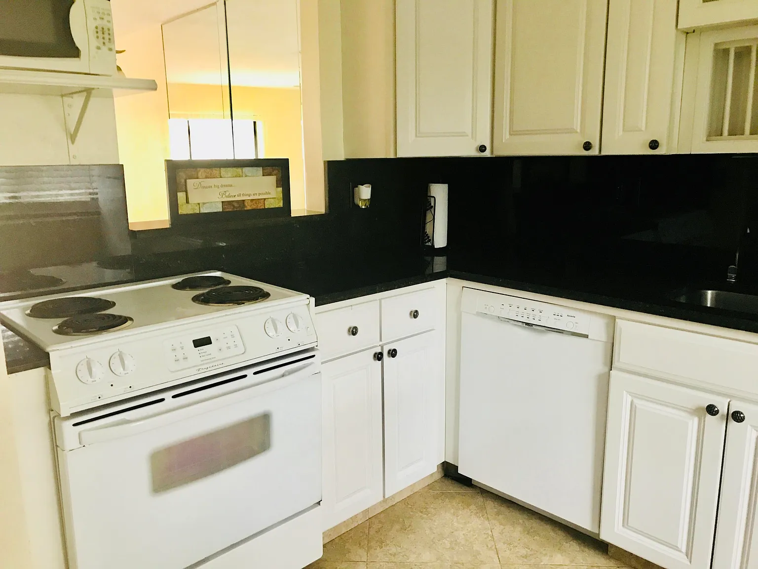 2 bed, 1.5 bath, 1000 sqft, $1,900 — Photo 3