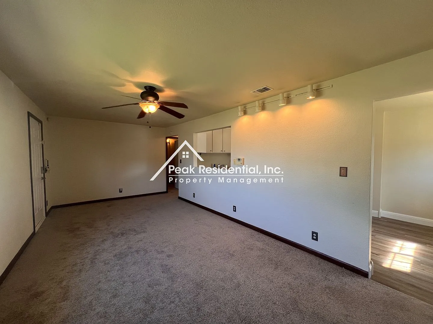 Charming 2bd/1ba Duplex near Bella Vista High School — Photo 3