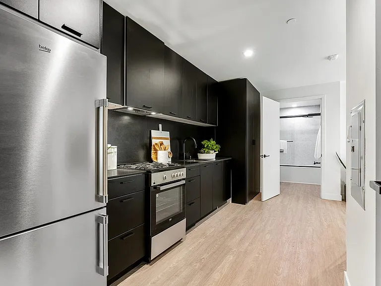 Venue Residences — Photo 35