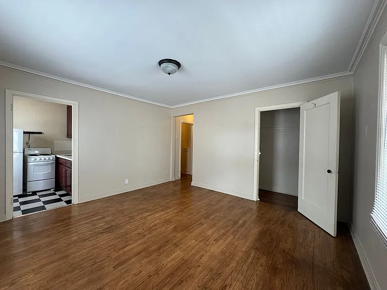 Spacious Units in a Vintage Brick Building- Walk to Seattle Center, Shops,and Restaurants! — Photo 18