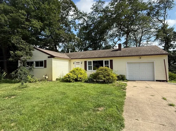 628 Senn Dr, Akron, OH 44319