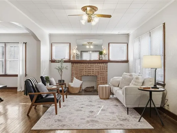 7821 Robinson St, Overland Park, KS 66204