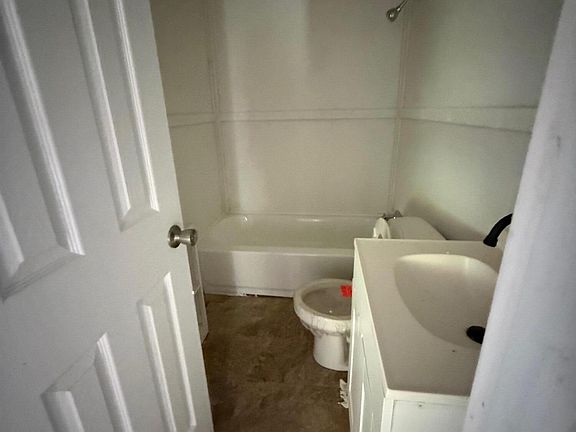 5th image of 1136 Killarney St