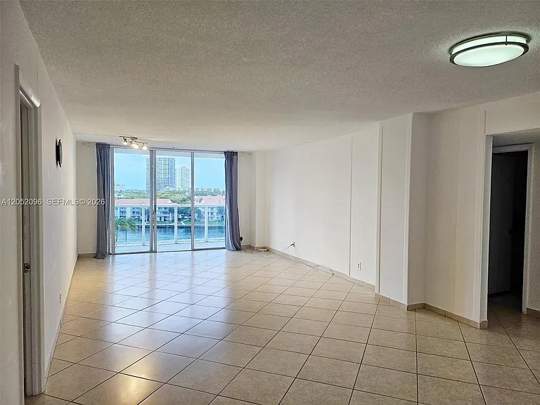 3800 S Ocean Dr #611 — Photo 2