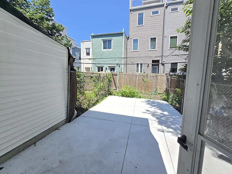 2613 Oakford St — Photo 12