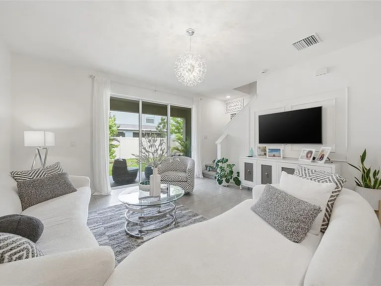 1340 Colt Creek Pl — Photo 3
