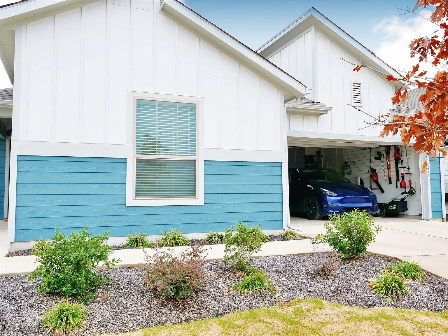 3 bed, 2.0 bath, 1579 sqft, $2,275 — Photo 3
