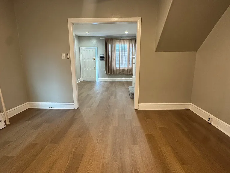 8XX S Alden St — Photo 17