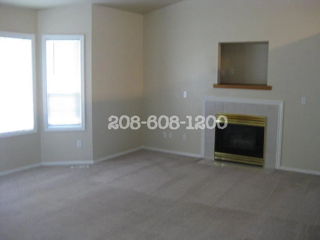 3 bed, 1302 sqft, $2,195 — Photo 3