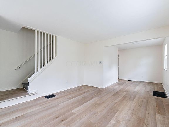3rd image of 586 Georgian Dr #588