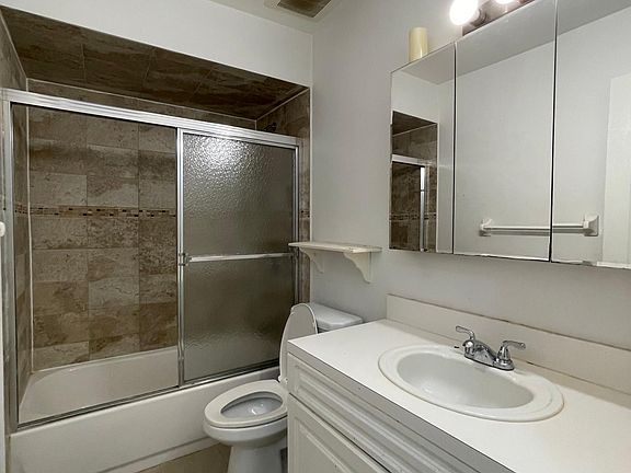 5th image of 19 Waterview Ct
