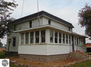 7837 E Polk Rd, Breckenridge, MI 48615