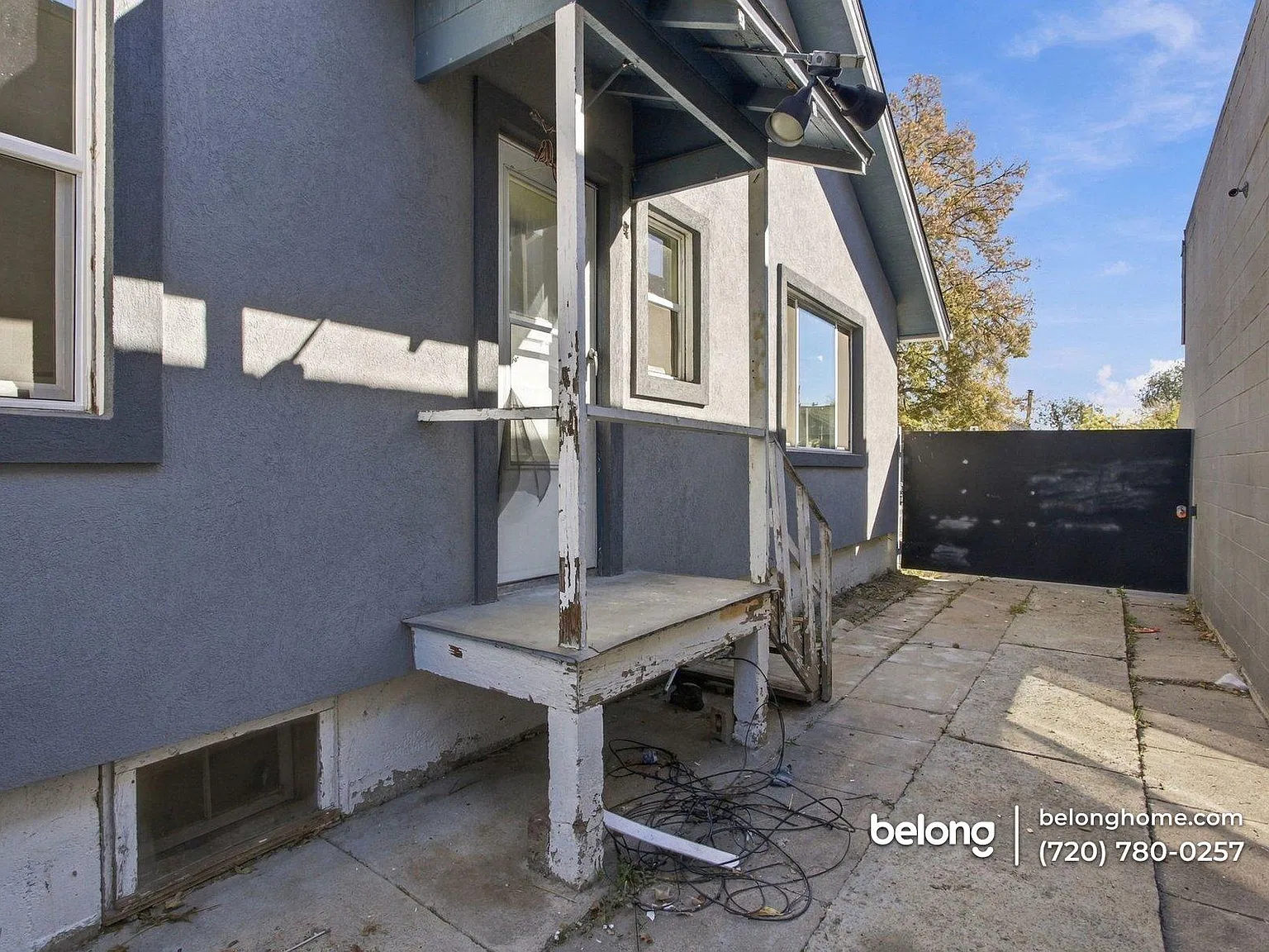 1555 Clinton St — Photo 2