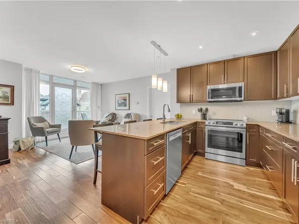 188 King St S #214, Waterloo, ON N2J 0C6