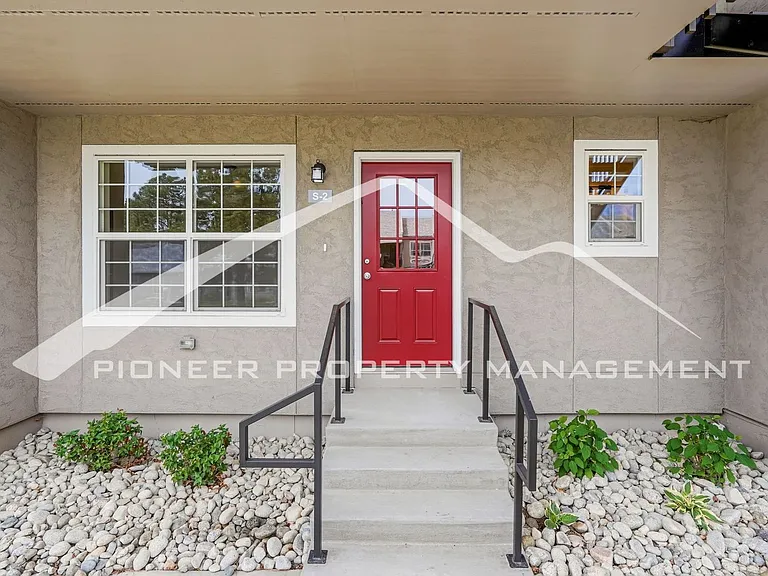 2301 E Fremont Ave #S02 — Photo 3
