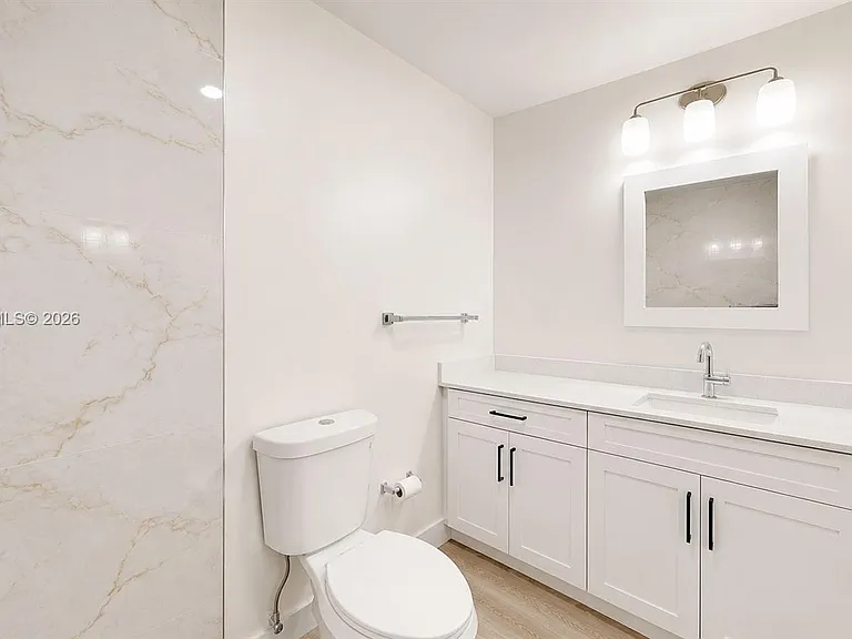 1670 W 42nd St #1672 — Photo 31