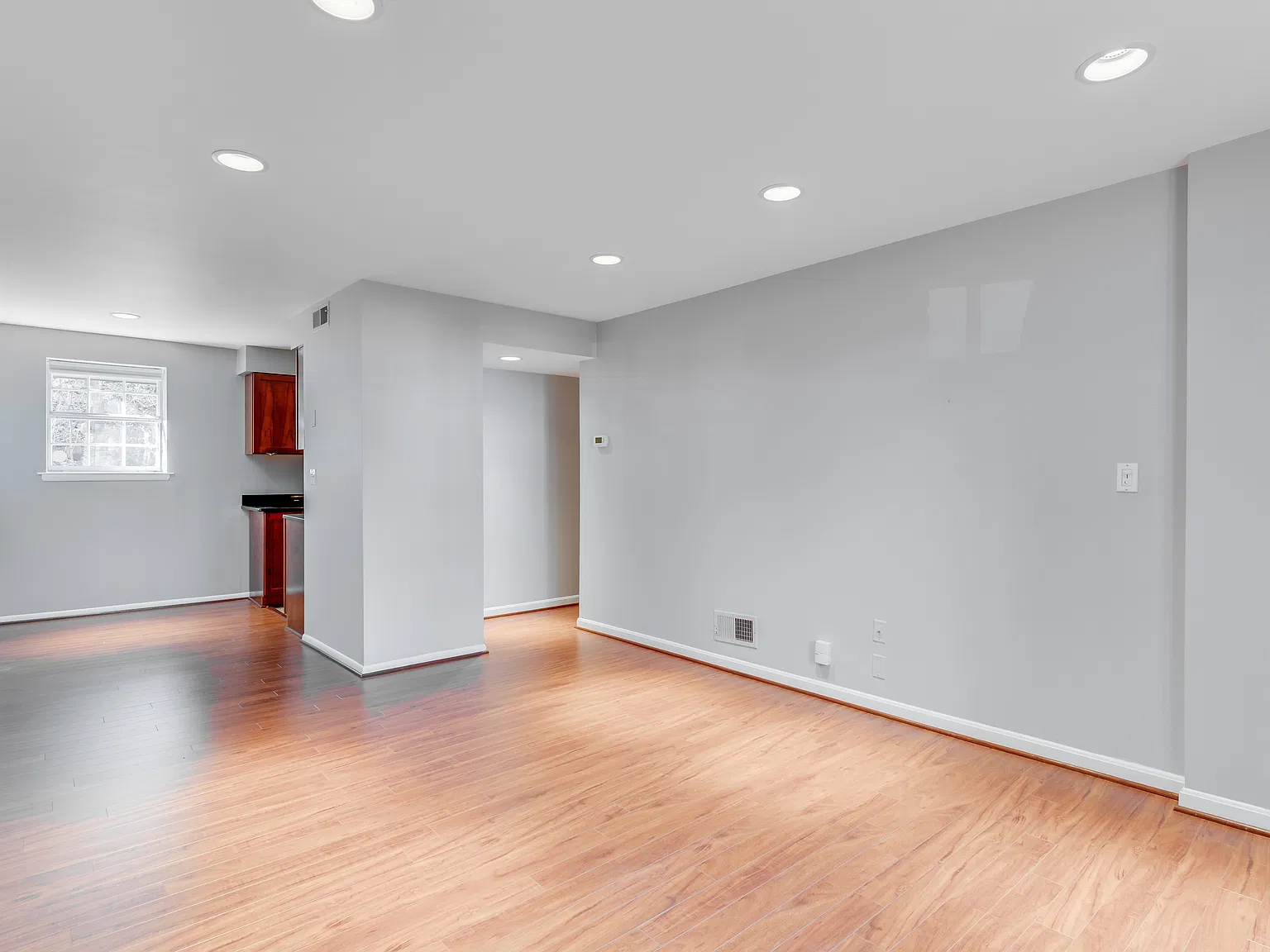 2 bed, 810 sqft, $2,350 — Photo 3