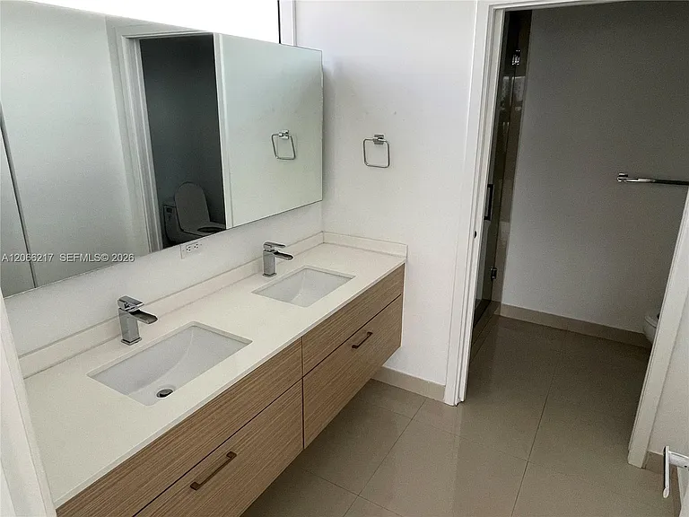 600 NE 27th St #1205 — Photo 33
