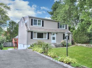 5 Lenore Dr, Norwalk, CT 06851