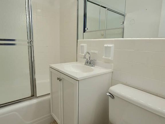 5th image of 301 E 62nd St APT 12B