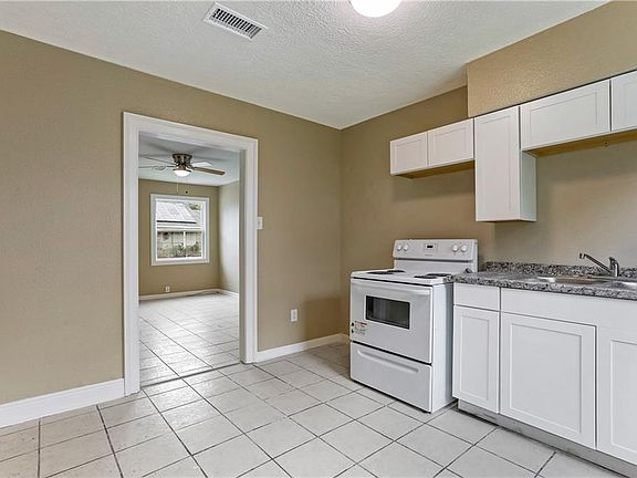 4th image of 822-24 Sumner St