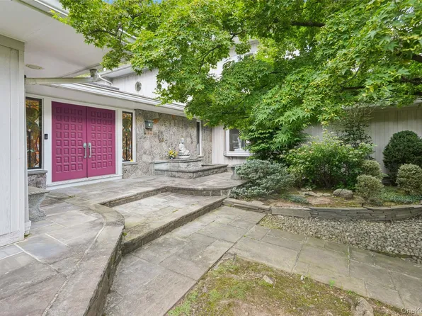 8 Lisa Lane, New City, NY 10956