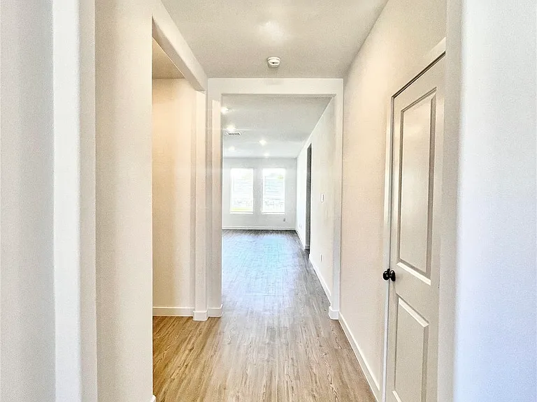 1904 Adams Dr — Photo 4