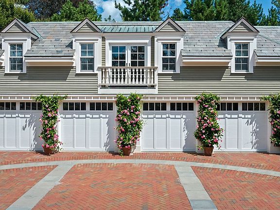 2nd image of 17 Crowninshield Rd