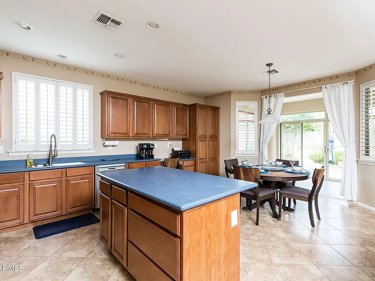 8408 W Midway Ave — Photo 17