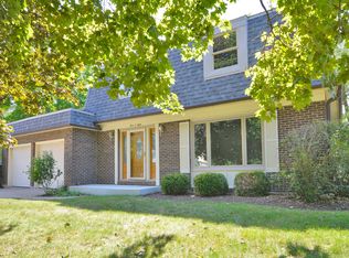 308 High Point Dr, Lindenhurst, IL 60046