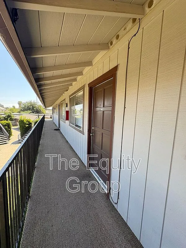 2 bed, 1.0 bath, $1,250 — Photo 3