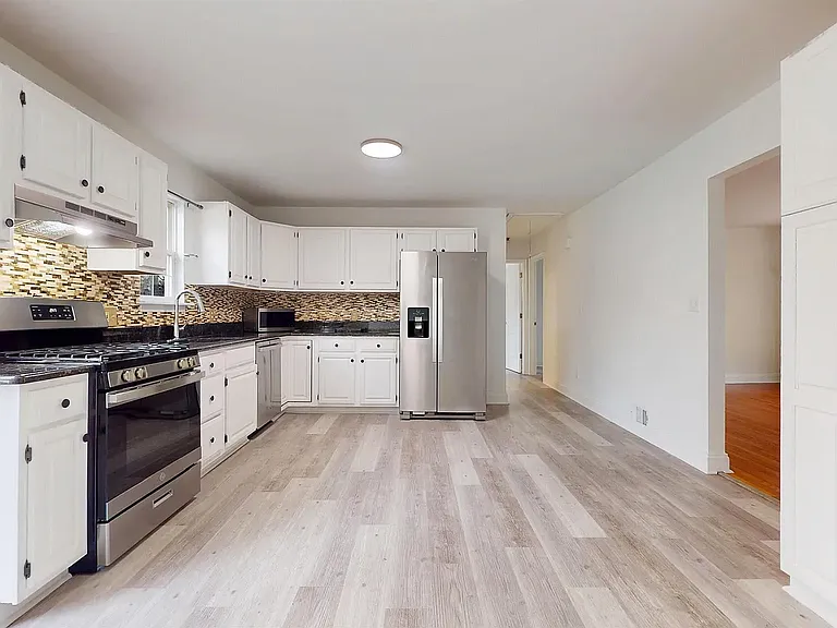 450 Redwood Ave — Photo 16