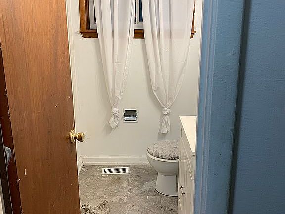 5th image of 3550 N Elizabeth St