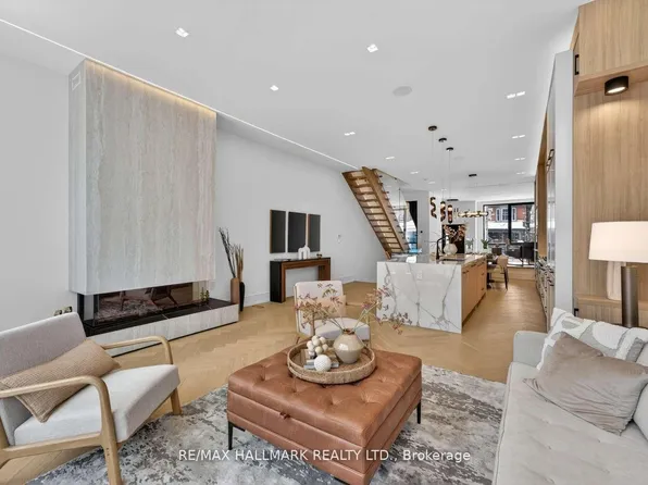 10 Wheeler Ave, Toronto, ON M4L 3V2