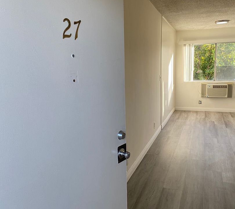 1st image of 20356 Cohasset St APT 27