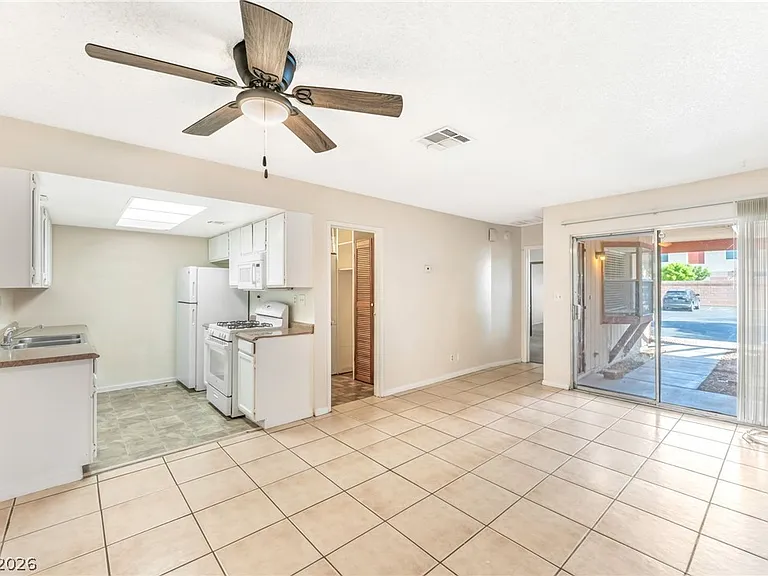 457 N Lamb Blvd #B — Photo 7