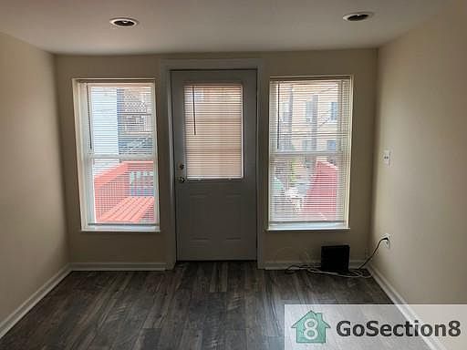 2nd image of 1210 W Cross St #2